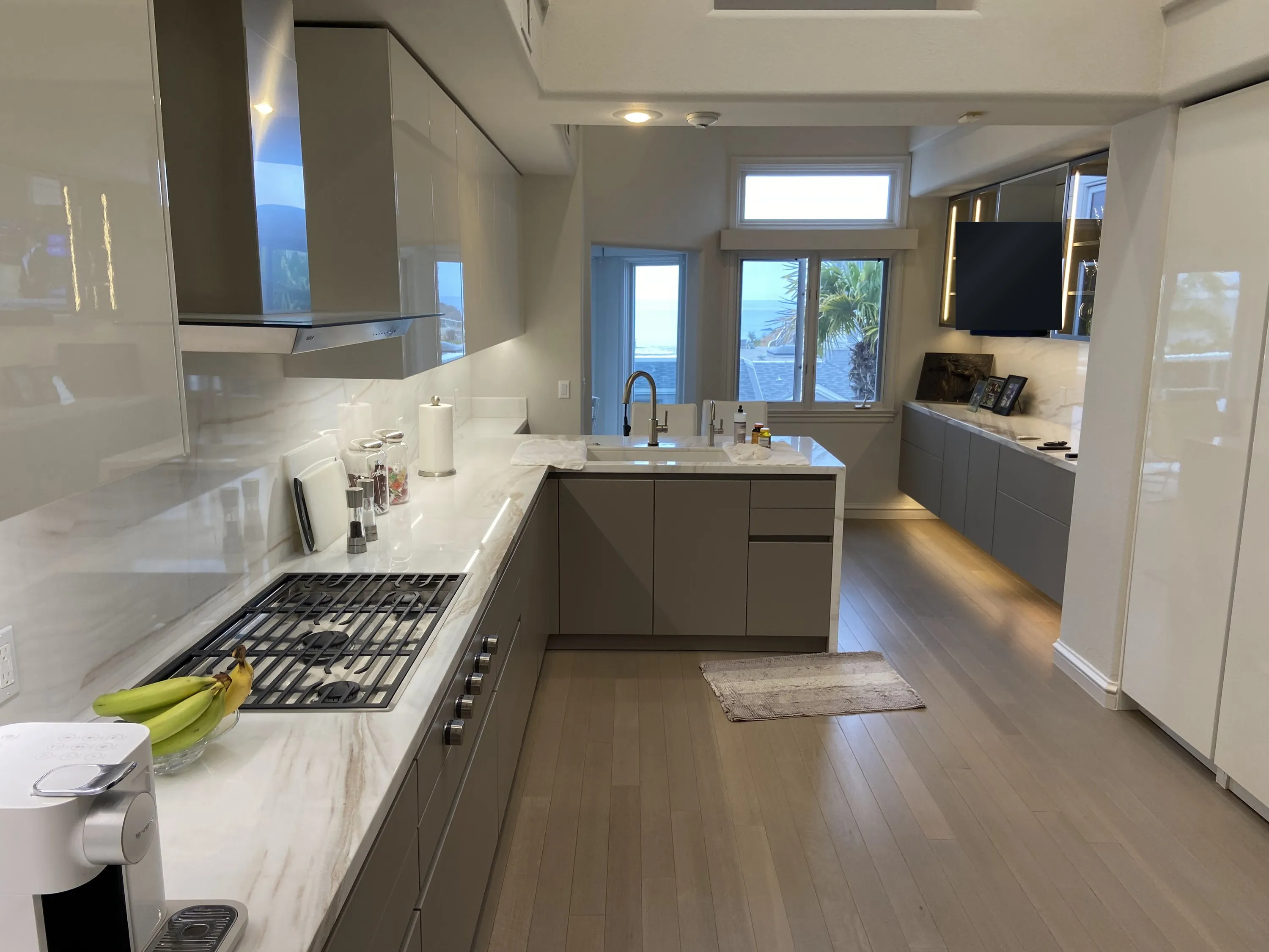 Gloss kitchen with under-cabinet lighting